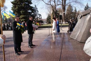 У Дніпродзержинську відзначають 202-й день народження Тараса Шевченка